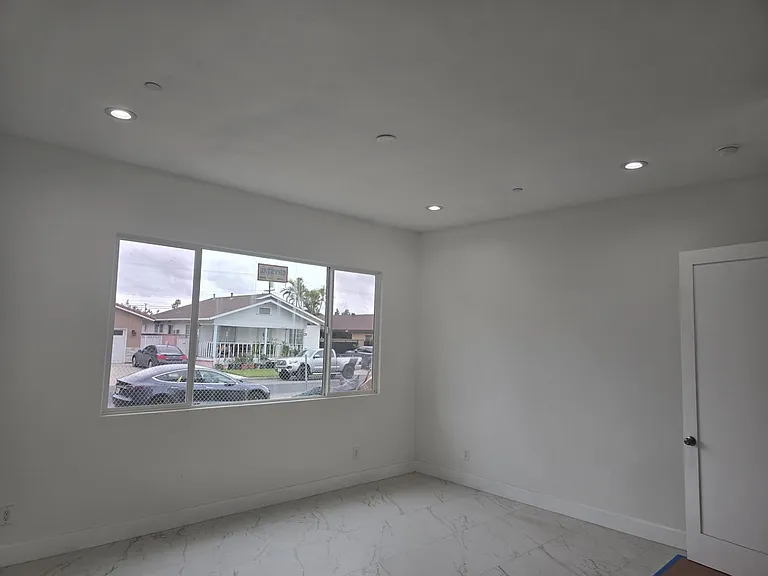 10101 Crosby Ave — Photo 4