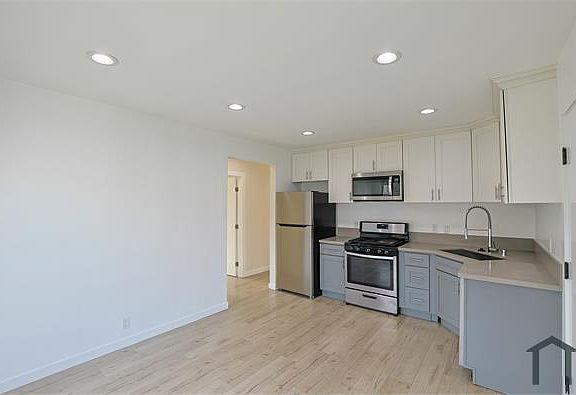 3rd image of 1277 W 23rd St