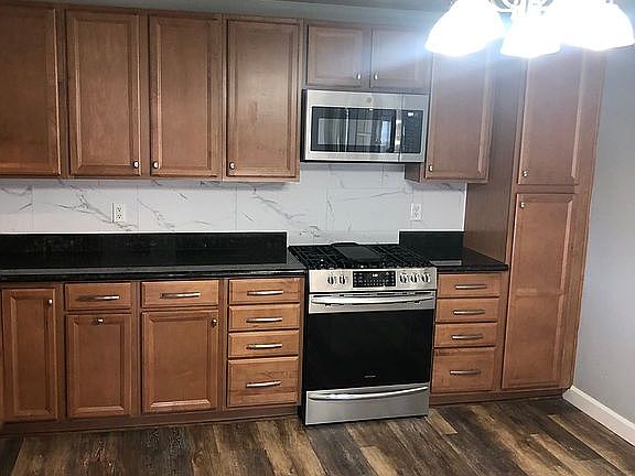 3rd image of 28 Loch Lomond Ln