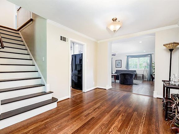 5th image of 22 Beverly Dr