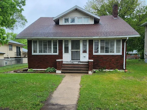 2207 E 4th St, Waterloo, IA 50703