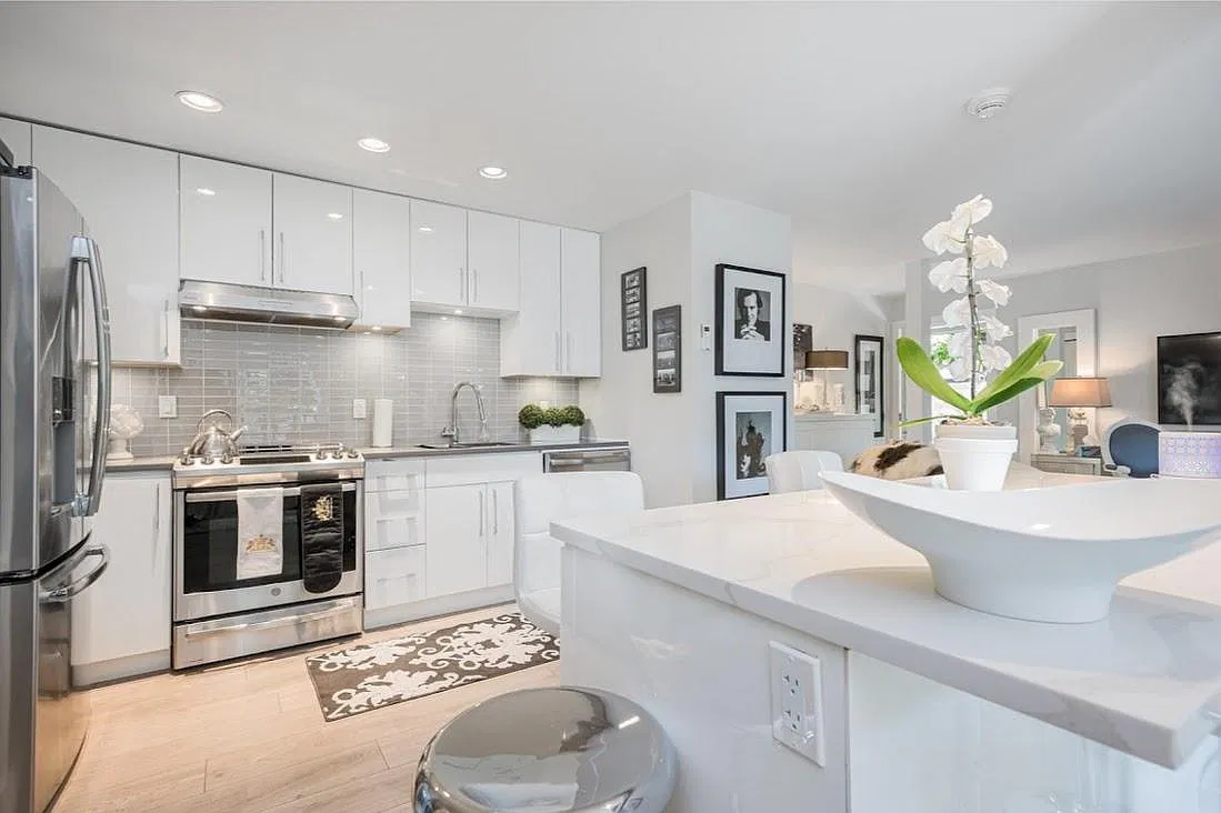 2 bed, 977 sqft, $3,550 — Photo 3