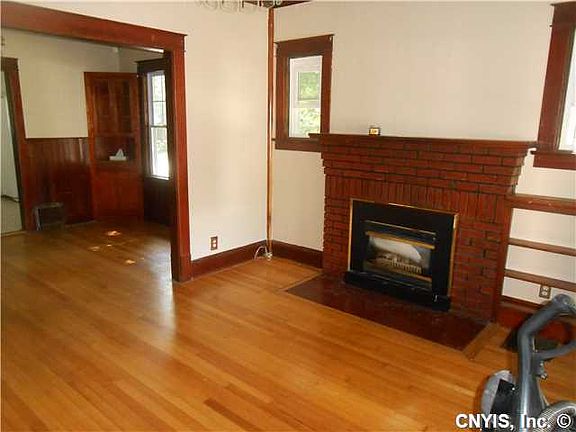 3rd image of 817 Washington St