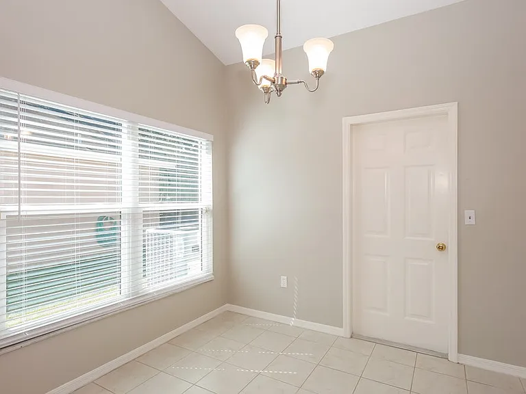 2047 Sarah Louise Dr — Photo 5