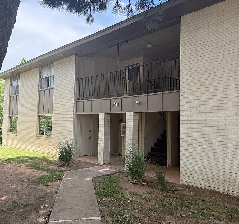 1st image of 1711 E Lindsey St APT 4