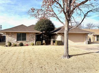 714 Canary Ln, Enid, OK 73703