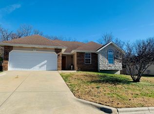972 S Redwood St, Nixa, MO 65714
