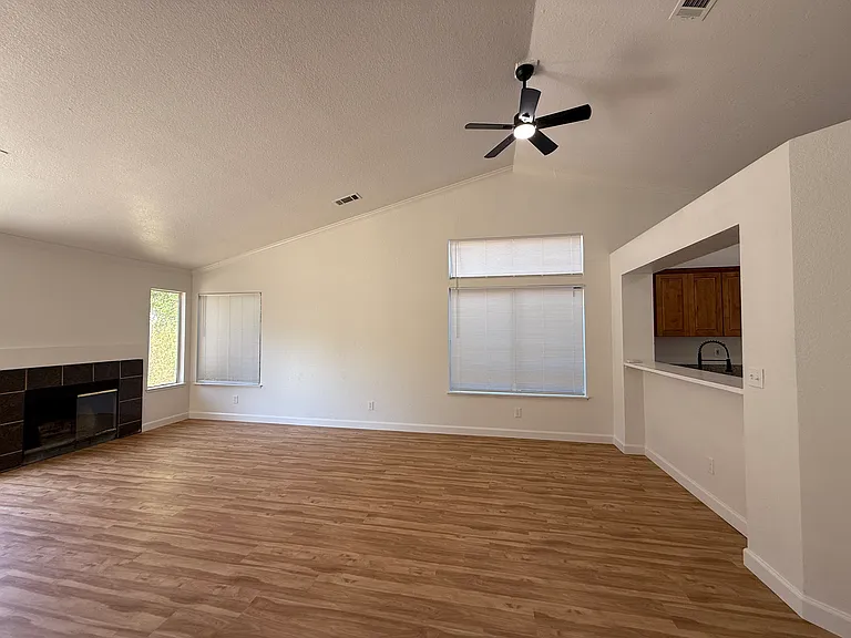 2145 Alta Sierra St — Photo 7