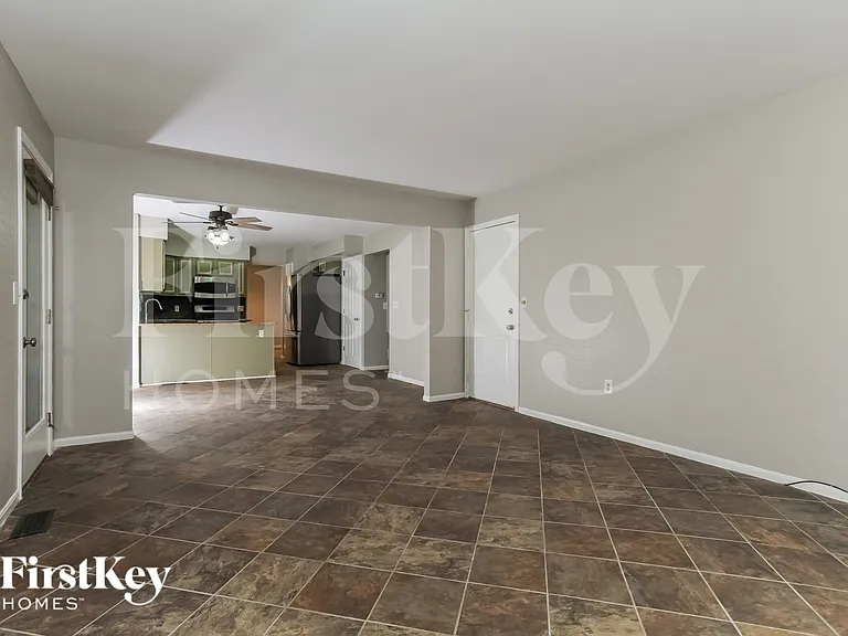 6012 Kingsgate Dr — Photo 5
