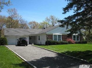 11 Falmouth Dr, Mount Sinai, NY 11766