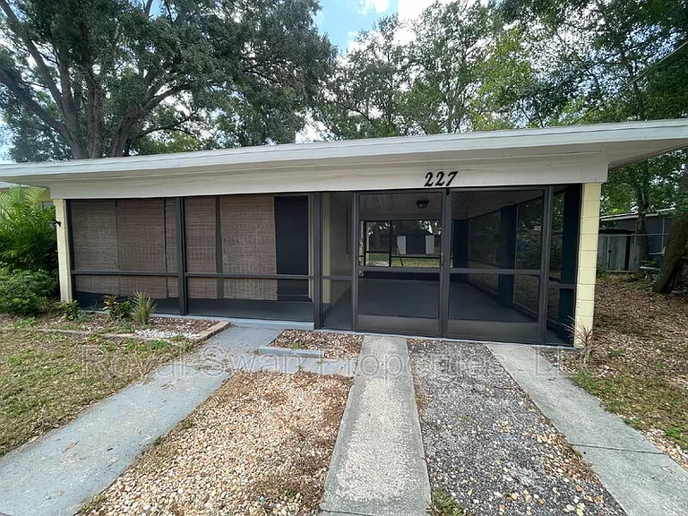 227 Palm Ave — Photo 2