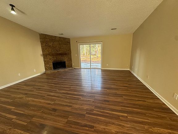 3rd image of 153 Whitwood Cir