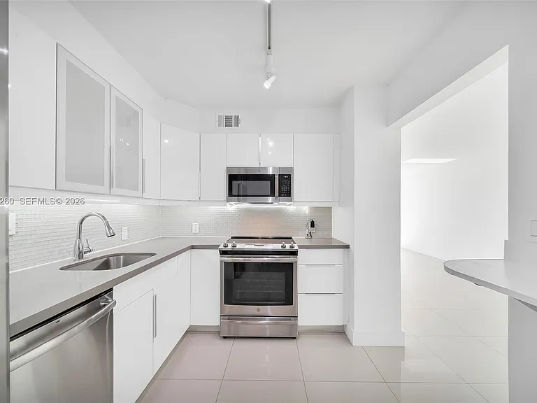 100 Bayview Dr #408 — Photo 17