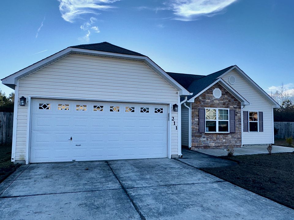 1st image of 211 Hidden Oaks Dr