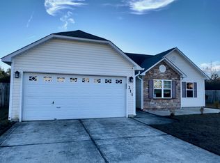 211 Hidden Oaks Dr, Jacksonville, NC 28546