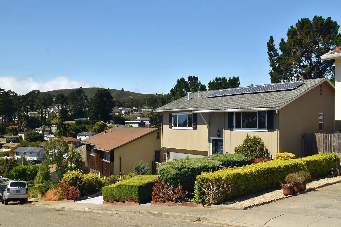 2530 Maywood Dr — Photo 2