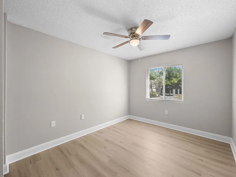Pine Crest — Photo 10