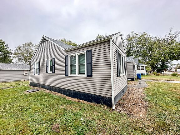 5th image of 303 E Saint Petersburg St