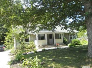 34 Mount Vernon Ave, Patchogue, NY 11772