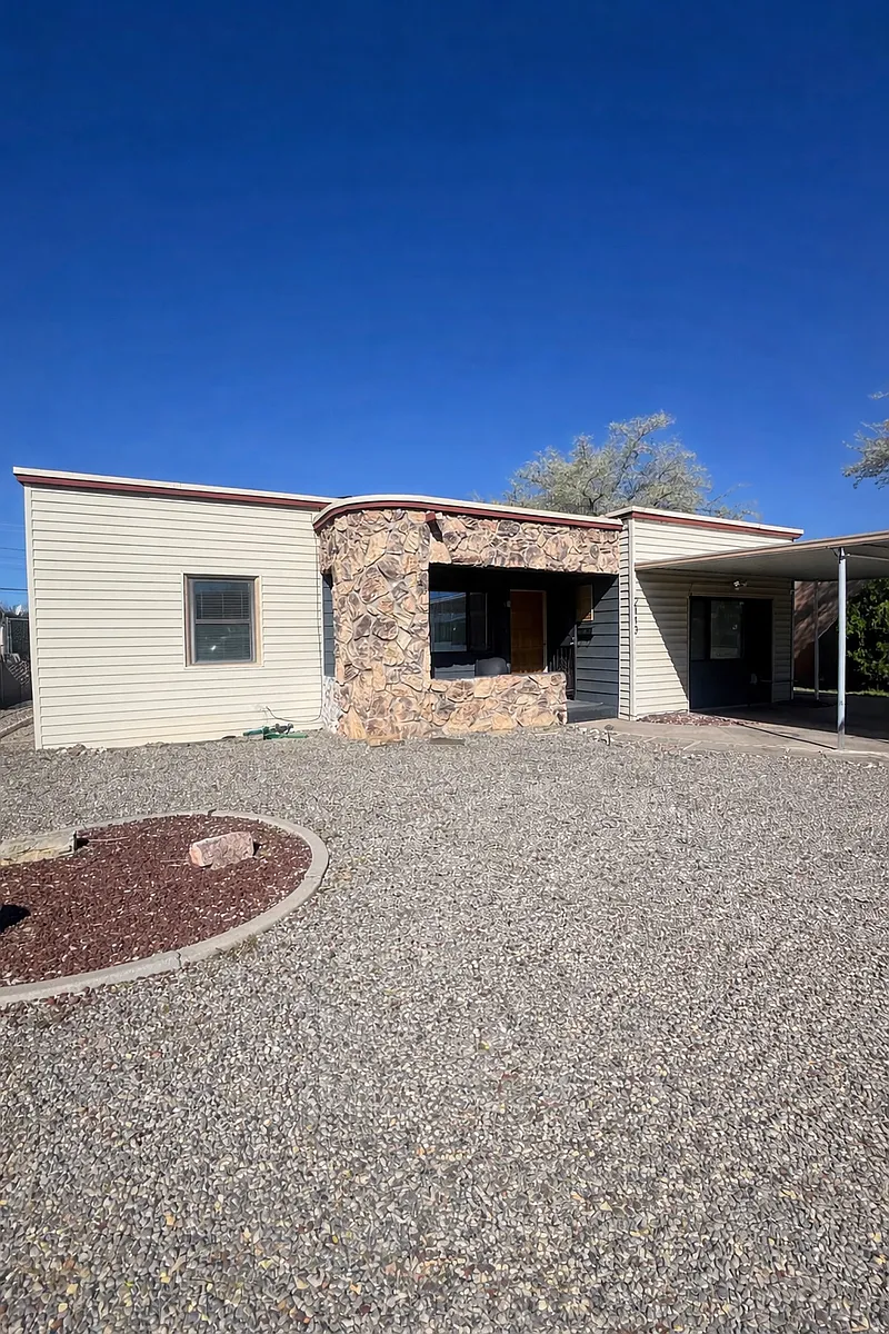 Building Photo - 2113 Madeira Dr NE
