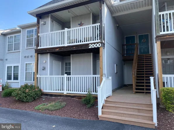 2004 Waters Edge Dr, Newark, DE 19702