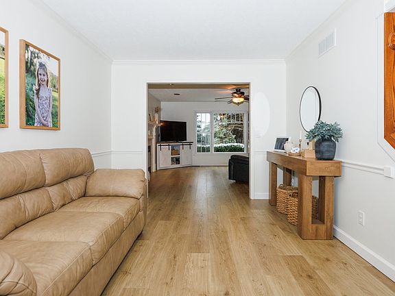 5th image of 34 Downing Cir