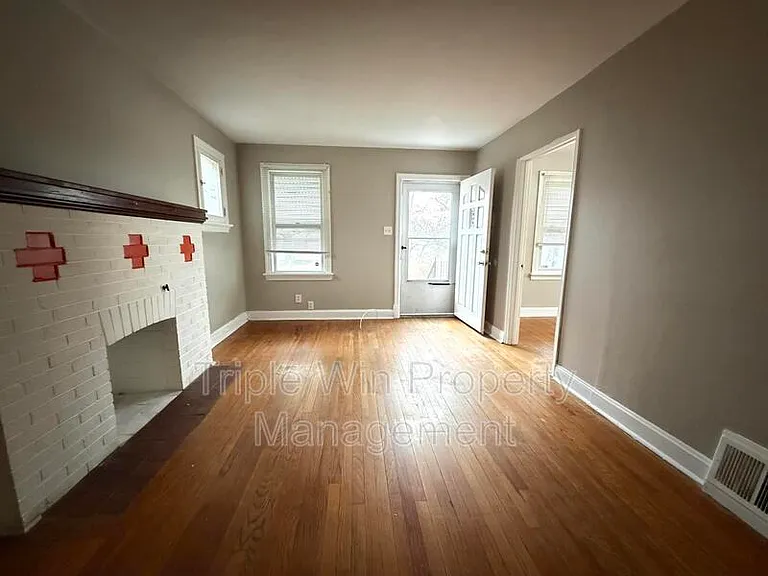 2527 Switzer Ave — Photo 8