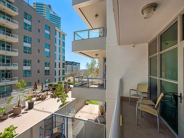 253 10th Ave #327 — Photo 4