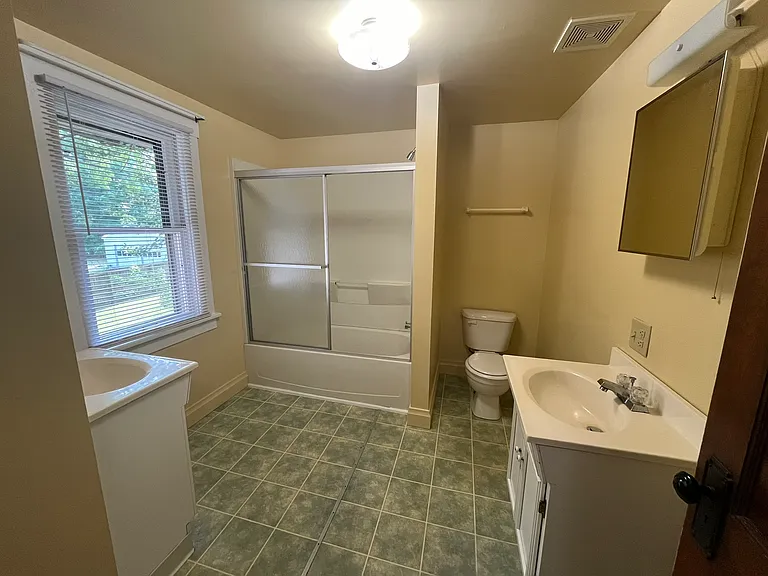 1427 S Linden Ave — Photo 10
