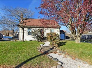 15 Lyman St E, Riverside, RI 02915