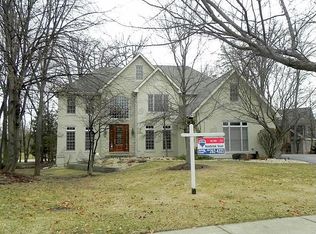 2607 Turnberry Rd, St Charles, IL 60174