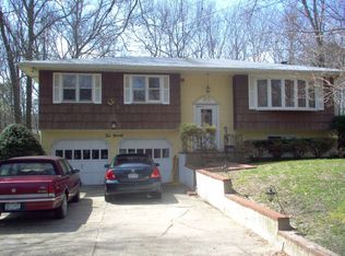290 Peconic Ter, Calverton, NY 11933