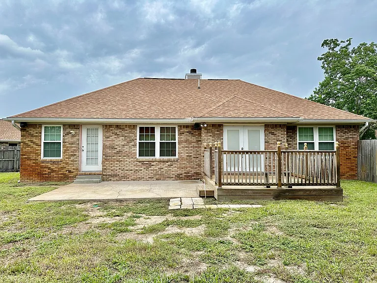 519 E Timberlake Dr — Photo 25