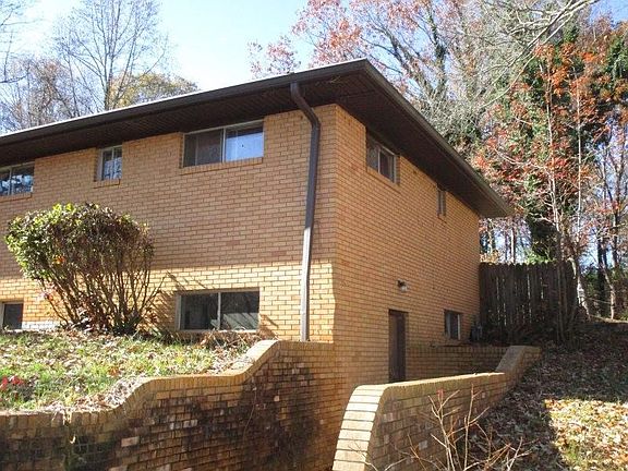 2nd image of 1093 Lakeshore Dr