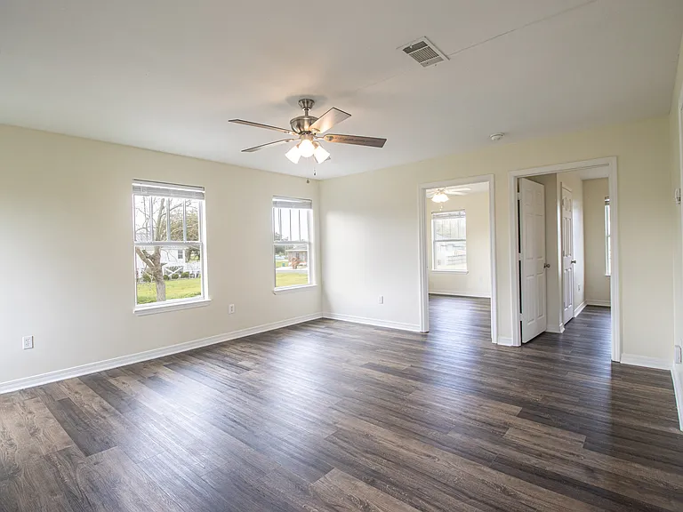 420 Richmond Dr — Photo 12