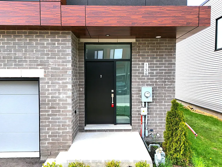 416 Dundas St S #13 — Photo 4