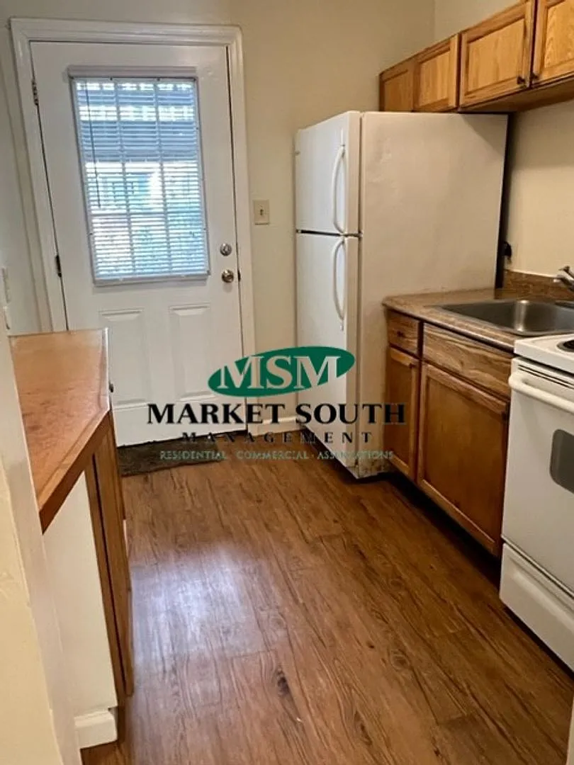 ** Convenient Location ** — Photo 1