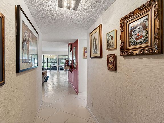 4th image of 5561 Fairway Park Drive #104