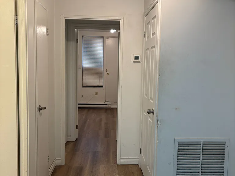 422 Queen St W #UPPER — Photo 5