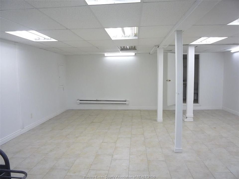 2nd image of 3560 Peter St