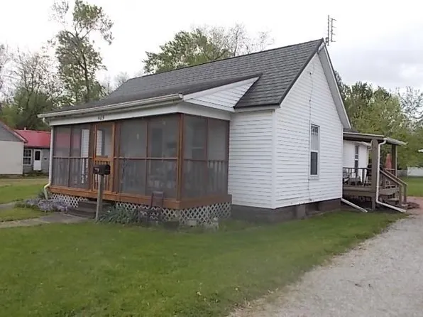 409 N State St, Pana, IL 62557