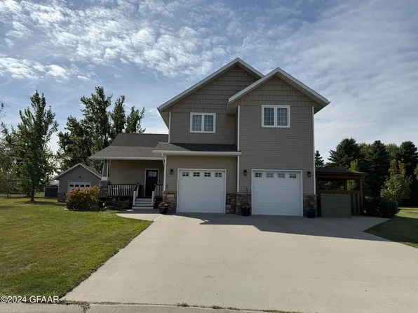 511 McDonald Dr, Hillsboro, ND 58045
