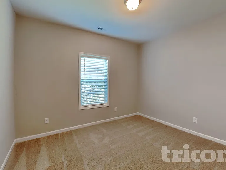 1022 Cyril Dr — Photo 13