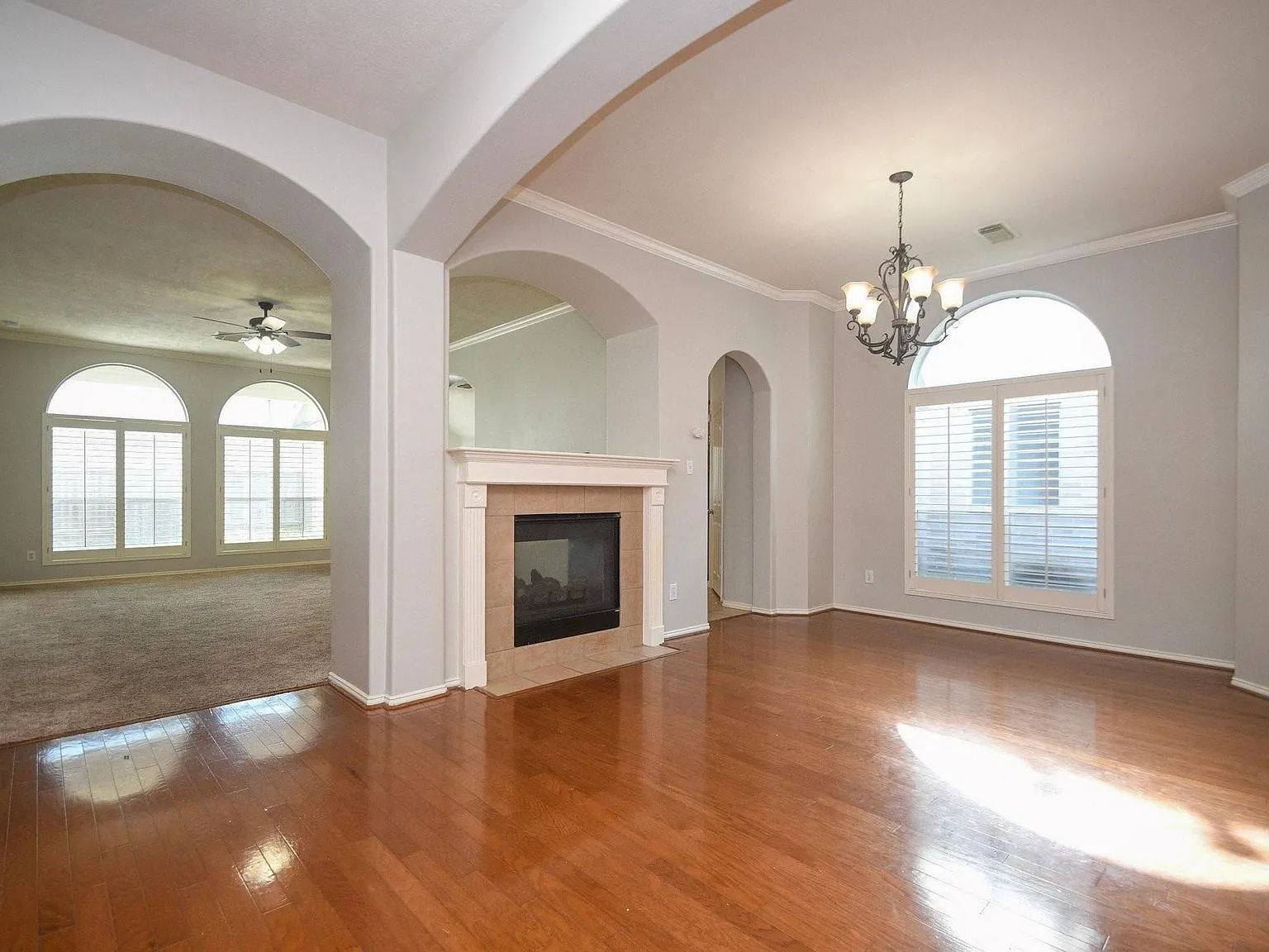 3 bed, 2.0 bath, 2256 sqft, $2,300 — Photo 3