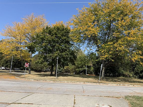 5th image of 568 Turner St