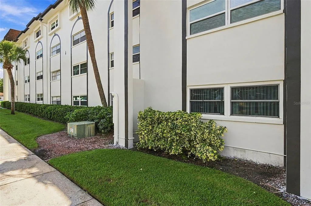 1 bed, 1.0 bath, 690 sqft, $1,375 — Photo 2