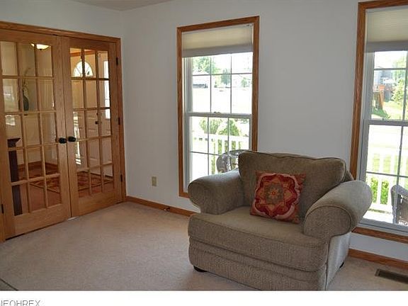 3rd image of 6309 Stoneridge Dr