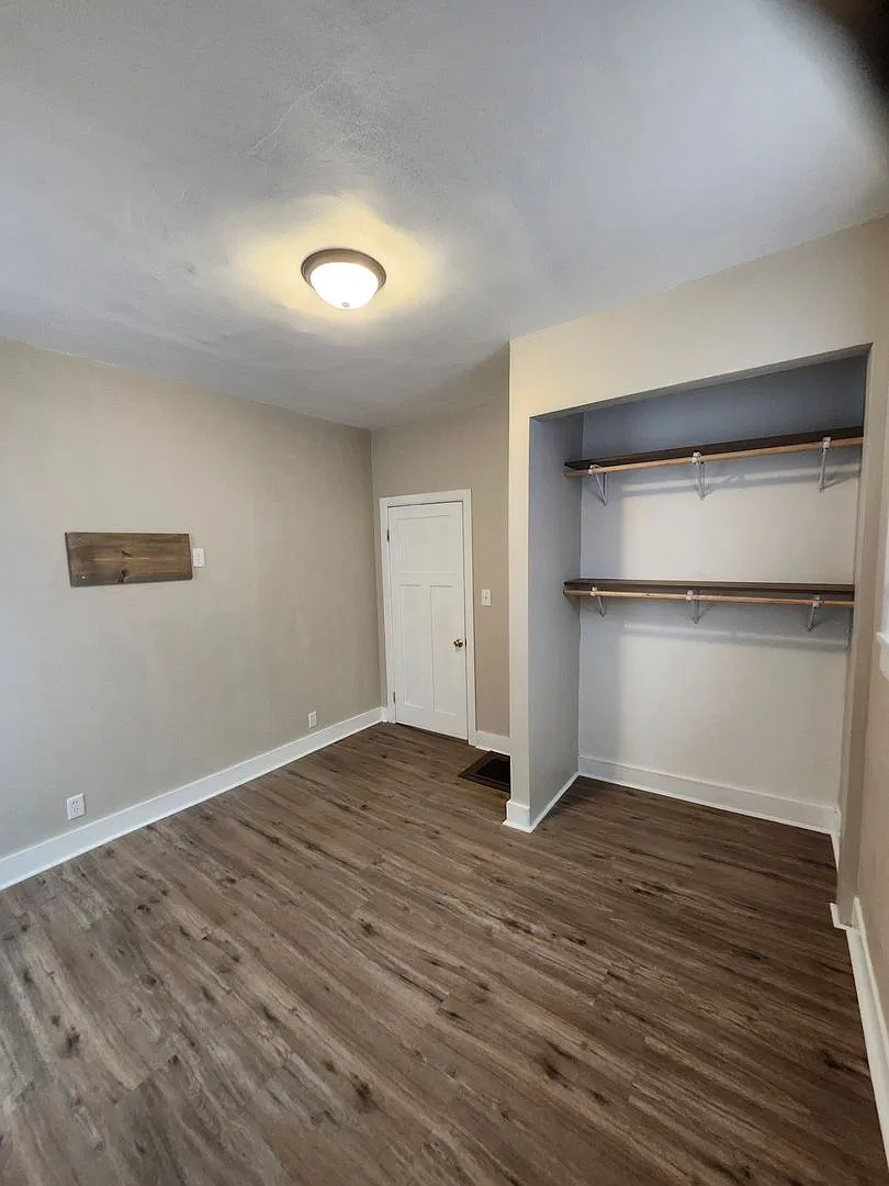 1028n24thM — Photo 3
