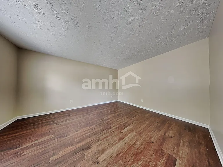 1291 Shannon Ln — Photo 8