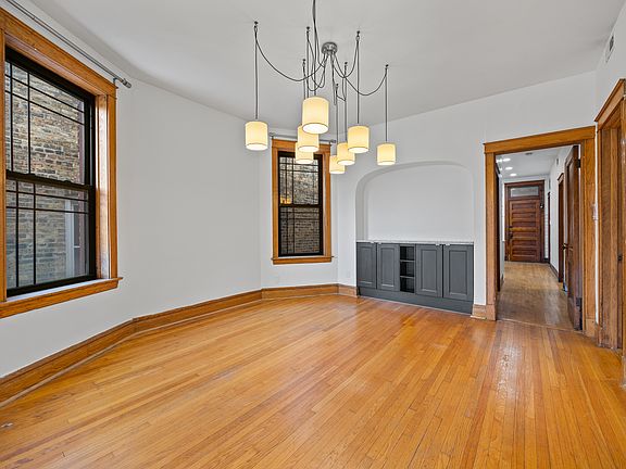 3rd image of 2634 N Sacramento Ave